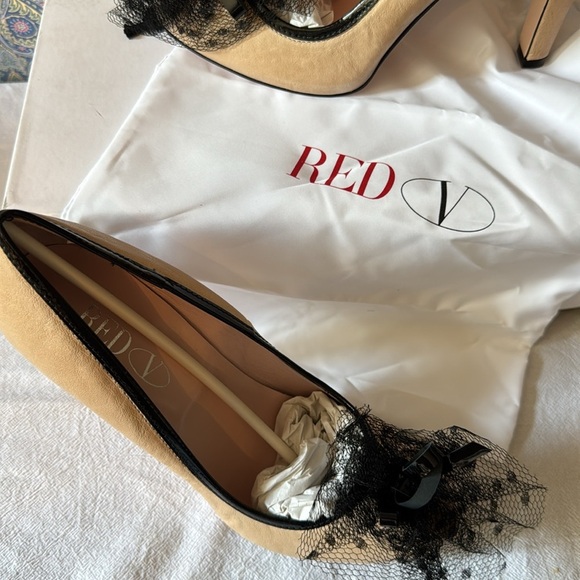 Red Valentino • Tulle Bow Leather Pumps • 39 (8) - Picture 2 of 5